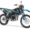MRT-50----22-à-23-Wix-Bleu_3D Sublime ton deux-roues avec le Kit déco 50cc Rieju MRT – Design Wix, une création Graph Cover pensée pour les pilotes qui aiment se démarquer.