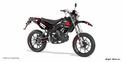 Affirme ton style sur la route avec le Kit déco MRT 50 – Design Comics, la déco la plus populaire de notre collection moto 50cc.