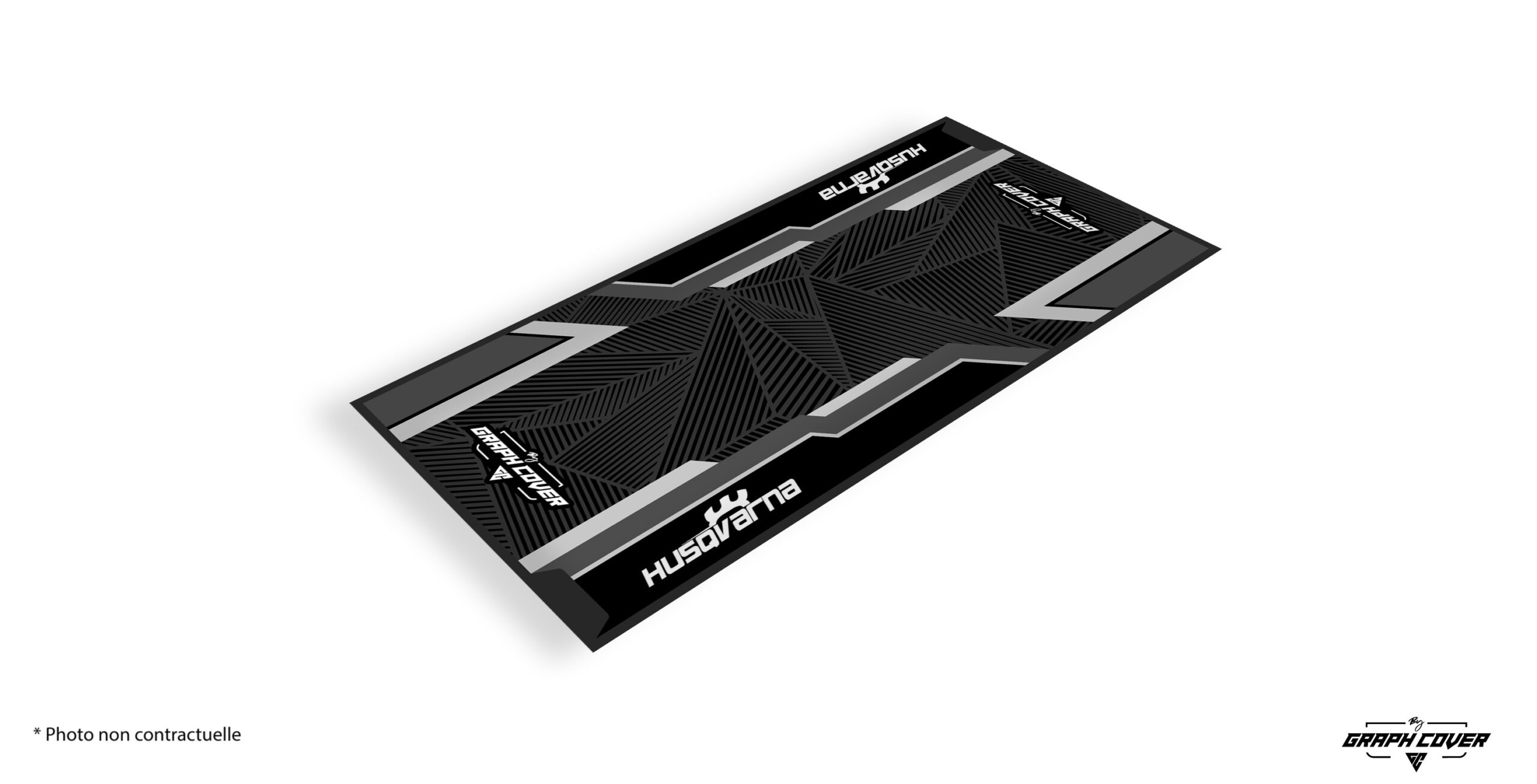 TAPISMOTOMODEL1HUSQVARNA95x200_3D Protégez votre sol grâce au tapis environnemental moto HUSQVARNA, conçu spécialement pour les passionnés de vitesse et de sports mécaniques !