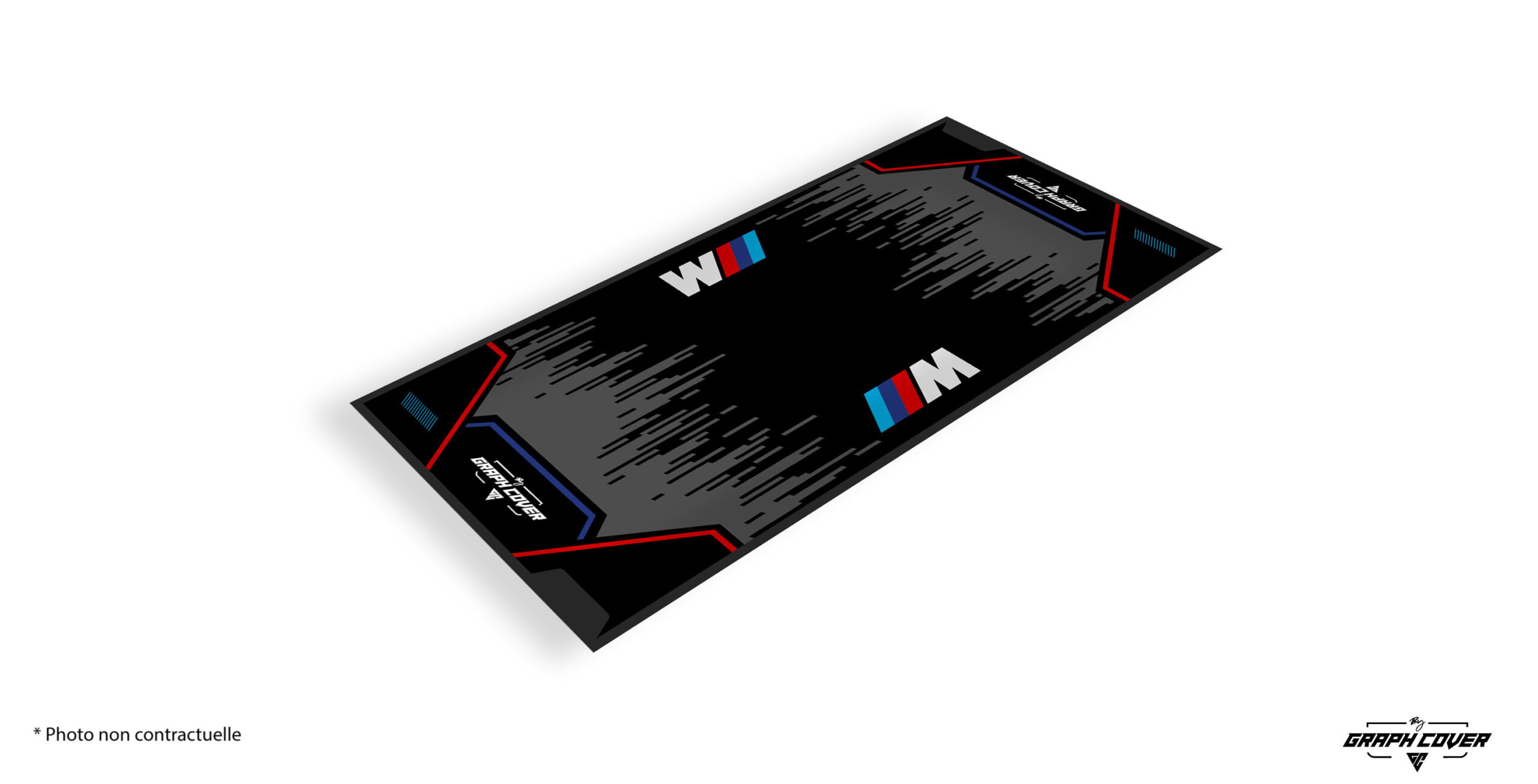 TAPISMOTOMODEL2BMW95x200_3D Affirmez votre passion avec le tapis sol moto BMW, spécialement conçu pour les pilotes exigeants. Son design BMW Motorsport, inspiré de la compétition, combine élégance et technicité pour sublimer votre garage, votre atelier ou votre stand de paddock.