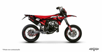 Si tu cherches à donner du style à ta 50cc et te démarquer sur la route ou à l’arrêt, alors ce kit déco Fantic XM 50 / XE 50 est fait pour toi !