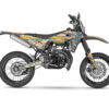 Affirme ton style avec le kit déco moto SM50 Tornova, un design audacieux pensé pour les pilotes qui veulent se démarquer. Expédition rapide (hors option)