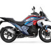 BMW-R1300-GS-2024-Safety-Bleu-artic-3D Donnez à votre trail une allure encore plus affirmée avec le kit déco BMW R 1300 GS Safety. Le design reprend les codes visuels de l’esprit BMW Motorrad.