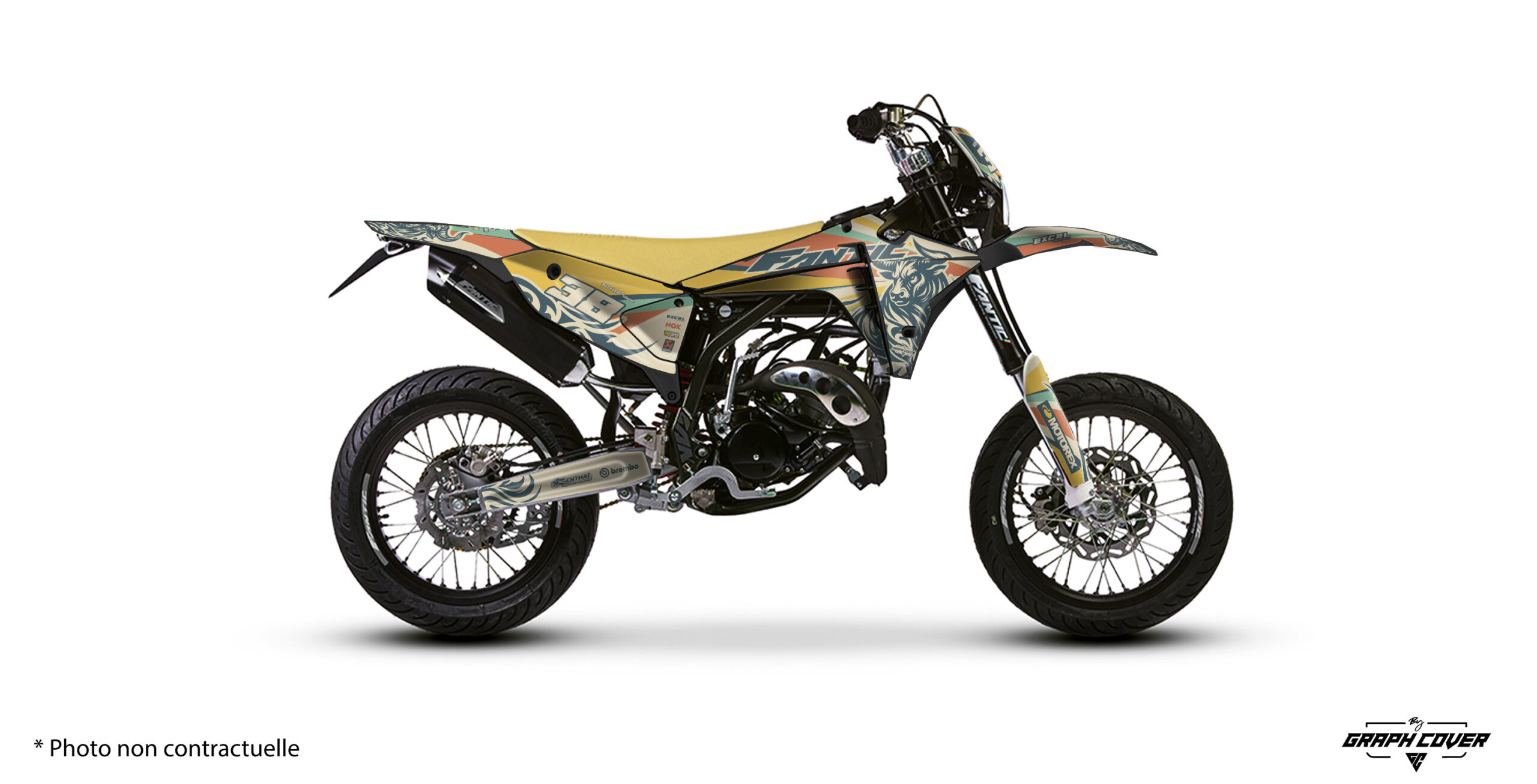 FANTIC-XM-50-2023+-Tornova-Beige-3D Donnez un style unique à votre supermotard avec l’habillage adhésif Fantic XM 50 Tornova, également compatible avec la XE 50.