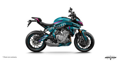 Transformez votre CF Moto 675NK avec notre Kit déco 675NK Reca, une création exclusive Graph Cover pensée pour sublimer les lignes agressives du roadster tout en garantissant une tenue irréprochable dans le temps.