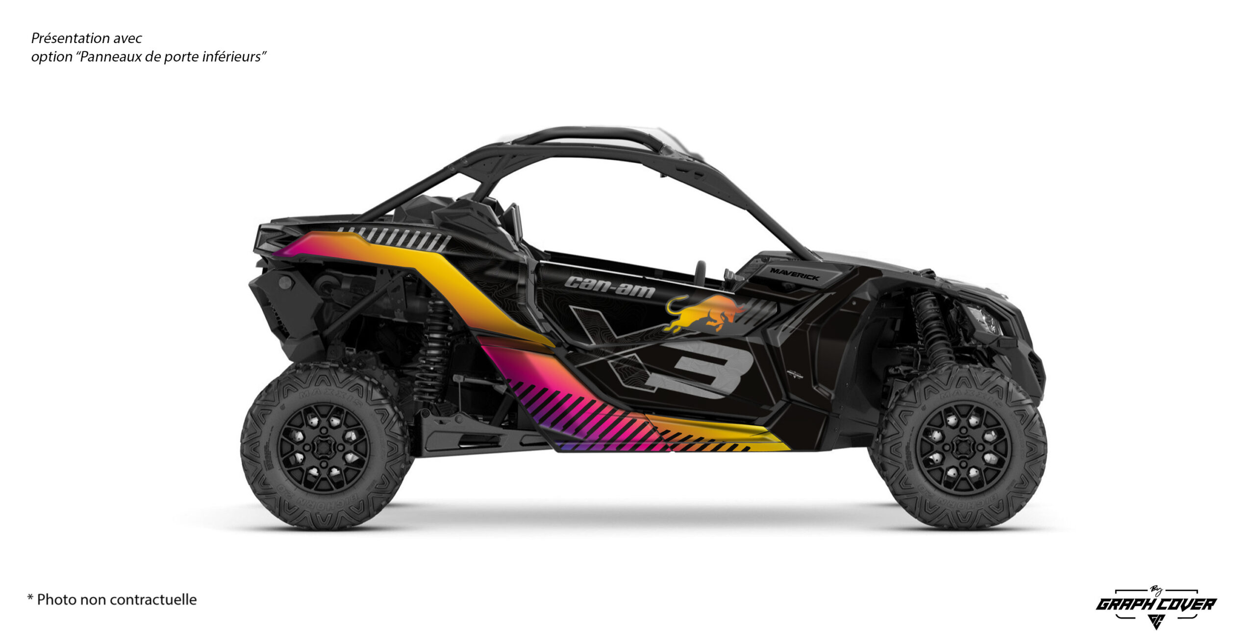 Maverick-X3_OK_nov2023-Tyr-Rose-3D Puissant et audacieux pour marquer les esprits : le Can-Am Maverick X3 – Tyr s’impose comme un kit déco pensé pour les pilotes qui veulent un style fort.