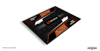 Le Tapis karting Sodi Graph Cover est conçu pour répondre aux exigences des pilotes et teams qui souhaitent sécuriser leur espace paddock tout en soignant leur image professionnelle.