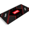 La signature racing italienne à vos pieds Le tapis moto personnalisable Aprilia Modèle 3 est une pièce maîtresse pour les passionnés de la marque italienne.
