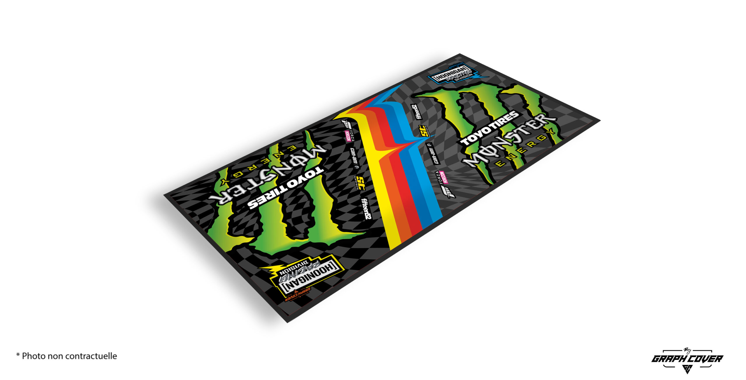 TAPISMOTOMODEL4VERT95x200_3D Le tapis environnemental Monster Modèle 4 incarne la puissance, l’adrénaline et le style unique de la marque iconique du sport mécanique.
