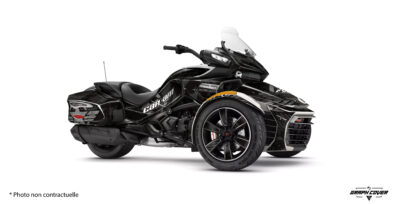 Affirmez le caractère de votre trois-roues avec le Kit déco Spyder F3 Limited dans sa version Assault. Le kit déco est proposé en deux compositions.