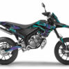 Affirmez le style de votre moto avec le Kit déco Derbi Senda 50 Skinoo. Design agressif, crâne graphique, couleurs et finitions personnalisables.
