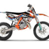SX-85---18-à-21-Heritage-Blanc_3D Kit déco KTM SX 85 Heritage : style racing vintage, version fonds de plaques ou full, personnalisation complète et finitions premium.